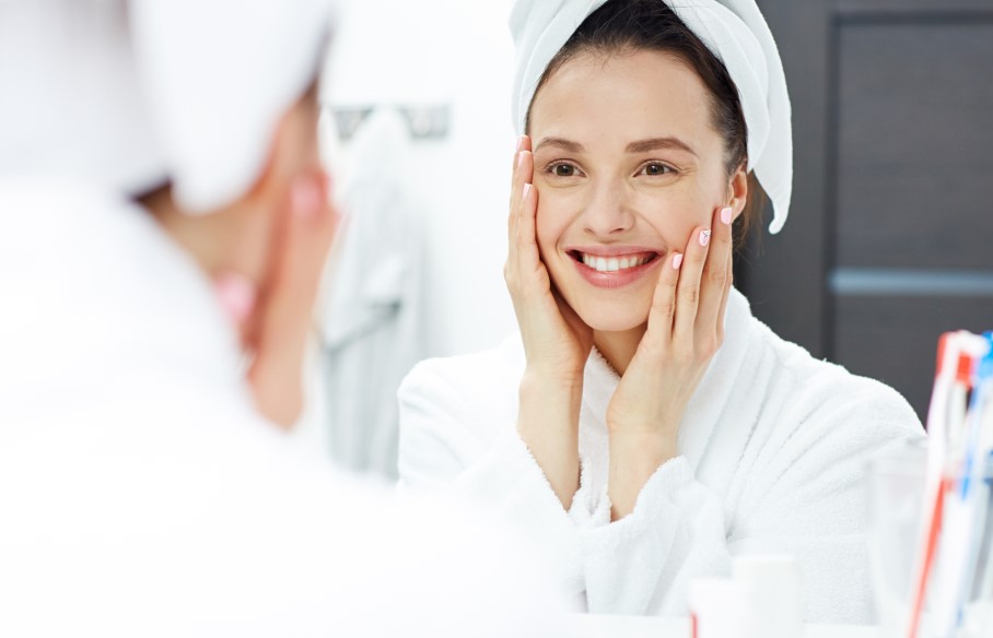 urutan skincare routine acne prone skin Perbedaan moisturizer dan face oil