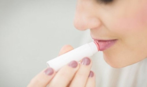 cara mengatasi bibir hitam dengan skincare