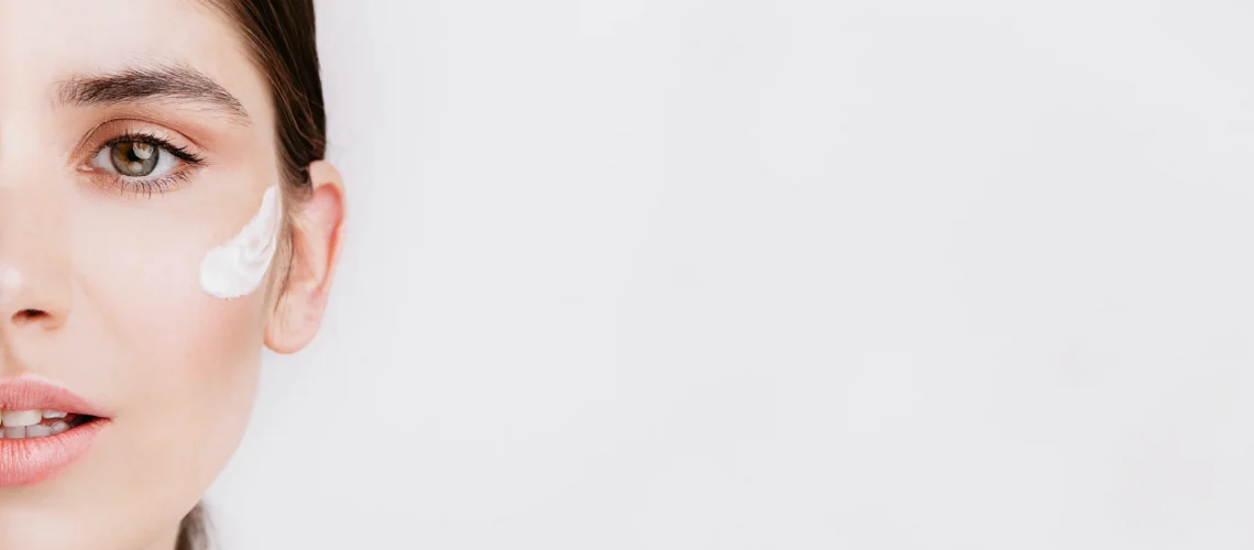 cara pakai sheet mask wardah lightening perbedaan night cream dan sleeping mask apakah moisturizer emina boleh dipakai malam hari kesalahan cara pakai masker clay mask skincare untuk mencegah penuaan dini perbedaan moisturizer dan face oil basic skincare untuk kulit sensitif cara memakai wardah lightening night cream kandungan skincare untuk mengecilkan pori pori kesalahan menggunakan sheet mask review emina moisturizer cara pakai serum retinol scarlett cara pakai skincare somethinc glow maker toner kesalahan menggunakan toner exfoliating Cara Pakai Avoskin Miraculous Refining Toner dengan hydarting toner cara pakai serum somethinc bakuchiol ingredients eiem moisturizer urutan pemakaian scarlett brightly ever after serum cara menghilangkan pori pori wajah Review carasun vs azarine sunscreen yang melindungi wajah